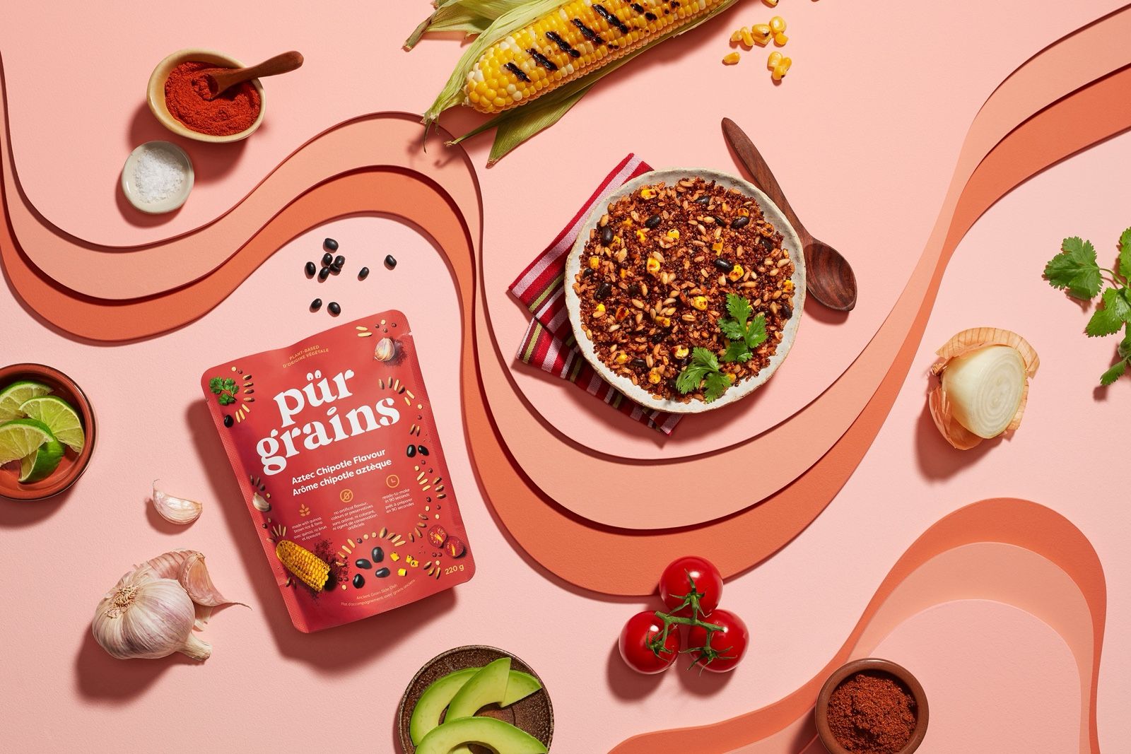 Pür Grains Aztec Chipotle grain pouch beside a bowl of grain salad with corn, tomatoes, garlic, lime and avocado.